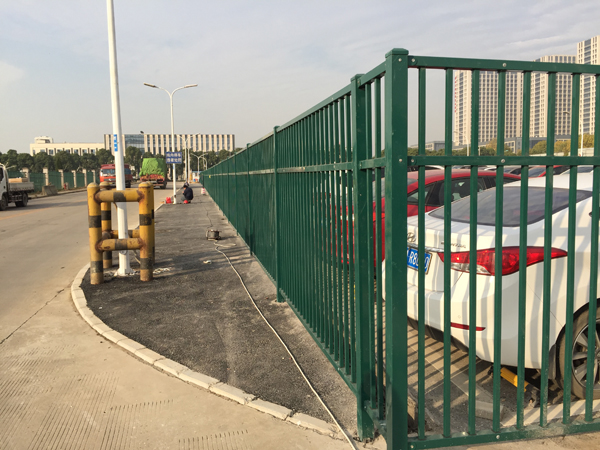 鋅鋼護欄安裝