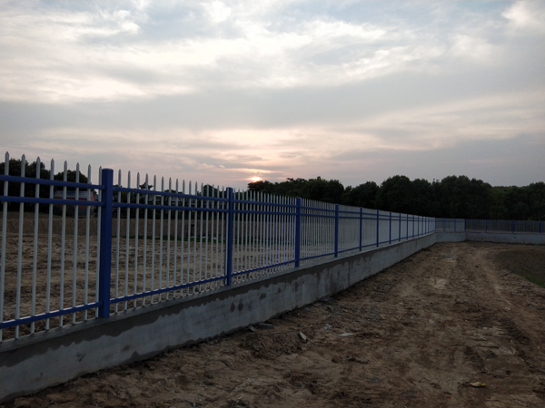 鋅鋼護(hù)欄安裝