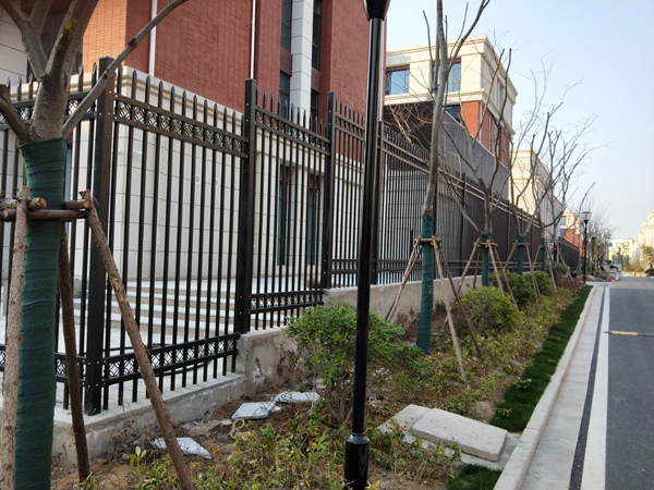 鋅鋼護欄安裝