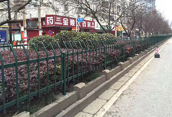 綠化帶鋅鋼護(hù)欄價(jià)格