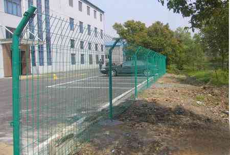 頂部折彎雙邊絲護(hù)欄網(wǎng)